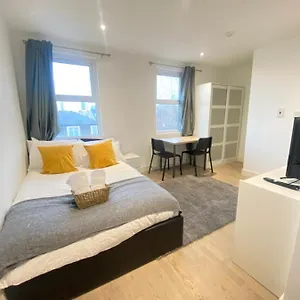 Cozy En-suite Near Stratford Londres